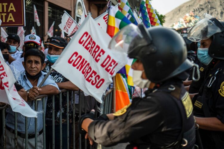 Desgobierno: Al privilegiar contratos y abandonar un proyecto país