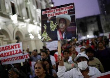 ¡INCREÍBLE! 14 MUERTOS PERUANOS y El Congreso Insiste en Quedarse ¡Cierren El Congreso!