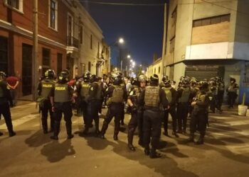 Policía Atenta Contra Gente Inocente, Incluido Niños – Lima la horrible Vídeo