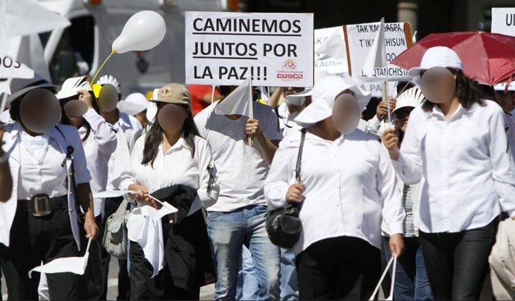 Marcha por la Paz Agrede a Periodista Cusqueño. Llevan a vándalos Venezolanos y otros. Vídeo