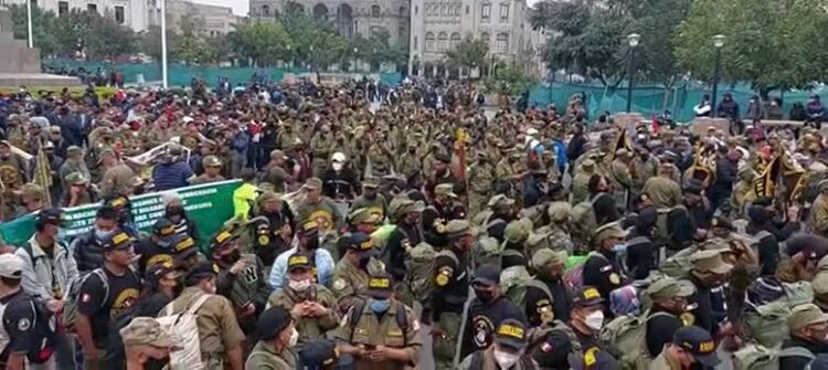Reservistas Deslindan de Antauro Humala !Que se vaya a la playa!