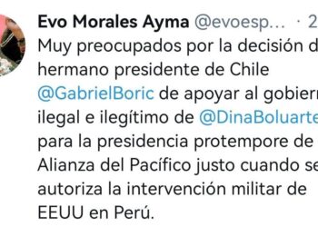 Chile Se Voltea y le Sonríe a Dina. Se Asoman las Garras