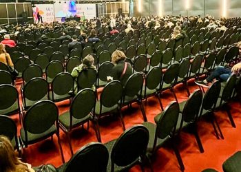 Argentina: En feria del libro de 2000 personas solo fueron 200 a escuchar al fascista Milei