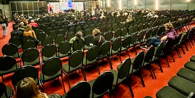 Argentina: En feria del libro de 2000 personas solo fueron 200 a escuchar al fascista Milei