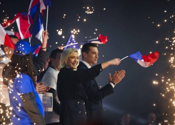 PERU: TRIUNFO EL FASCISMO PARLAMENTARIO EN EUROPA.