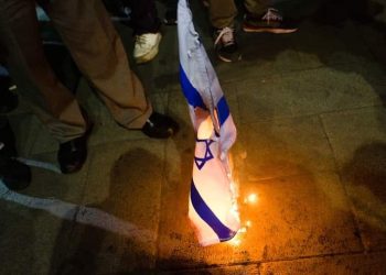 Perú: En protesta antiimperialista latinoamericana del 4 de julio, en Lima se repudió bandera del imperialismo yanqui