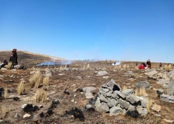 Perú: Como los colonialistas españoles, policía de la dictadura genocida y Mina Las bambas queman pastizales