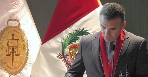 Perú: dictadura golpista quiere hoy defender la institución de la Presidencia de la República.