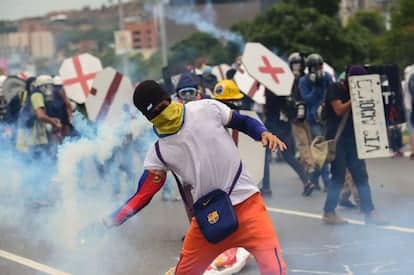 Perú: La gran prensa en Perú nos dicen terrucos cuando protestamos así.